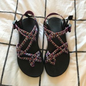 NWOT Aztec print double band chacos